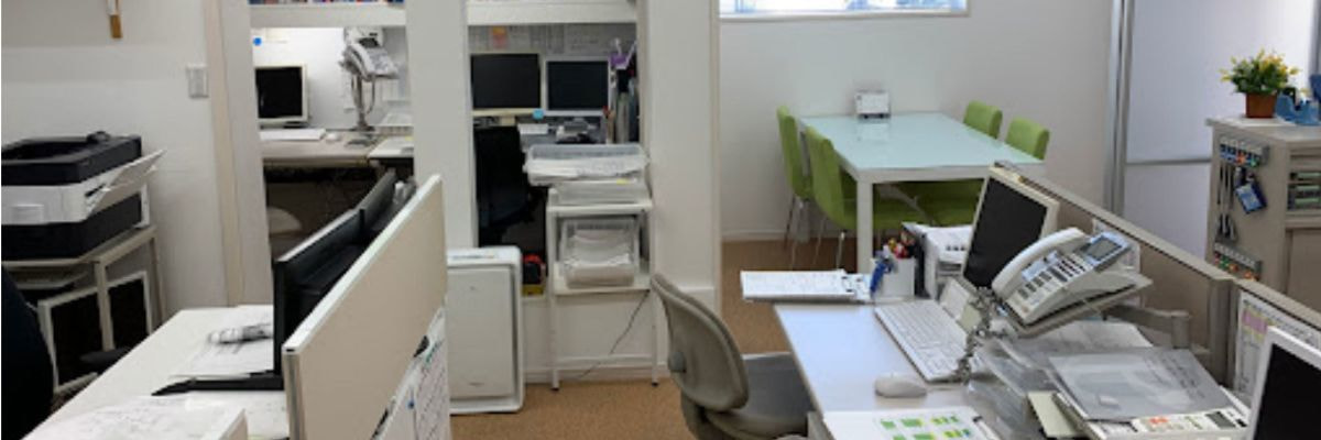 北陸カワラ 事務職 女性の手