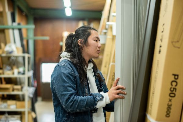 北陸カワラ 工事部男性